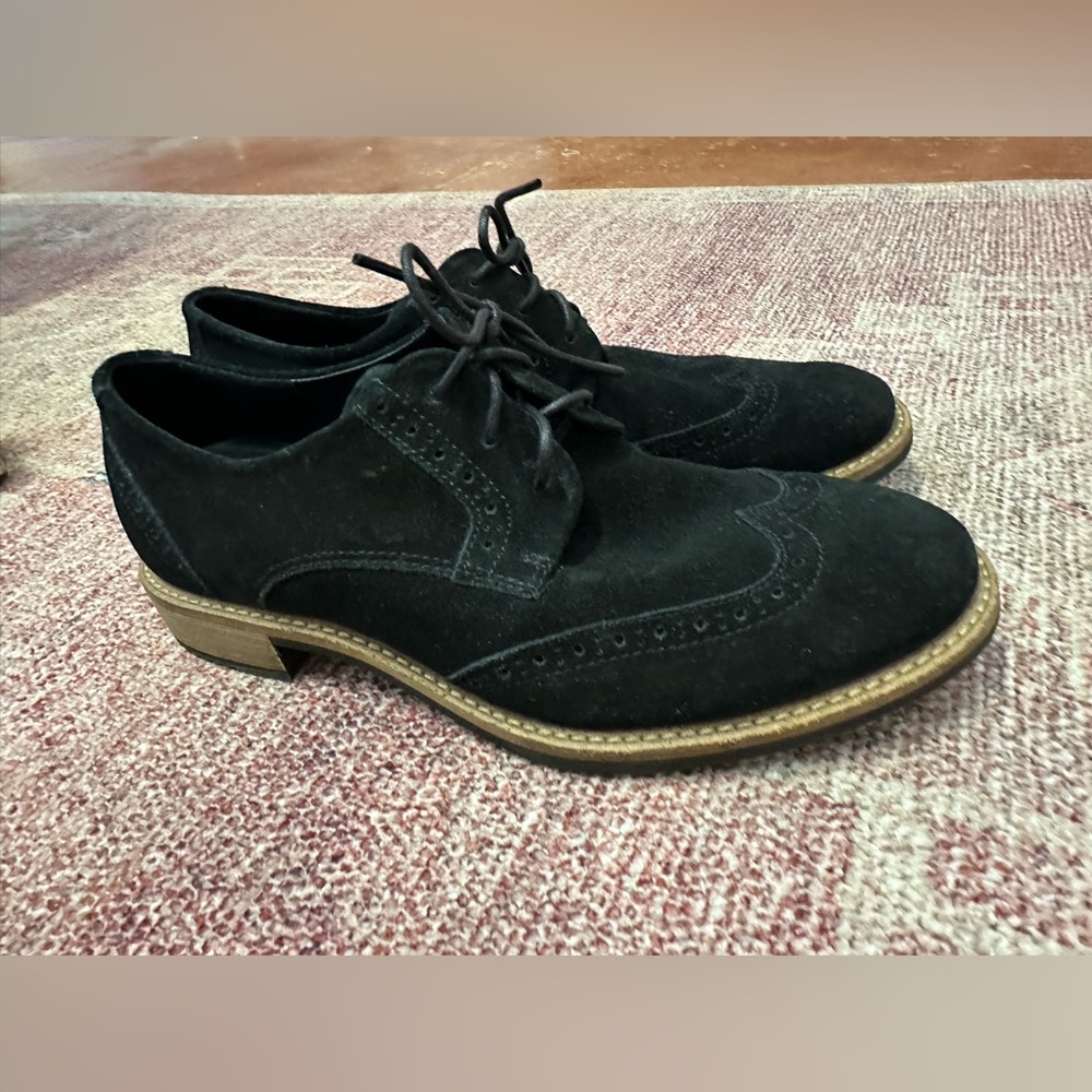 Ecco women’s black suede wingtip loafers size 39 8